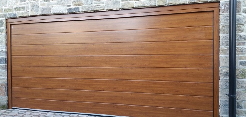 How to Frame in a Garage Door