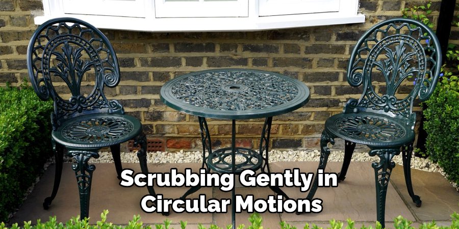 Scrubbing Gently in 
Circular Motions.