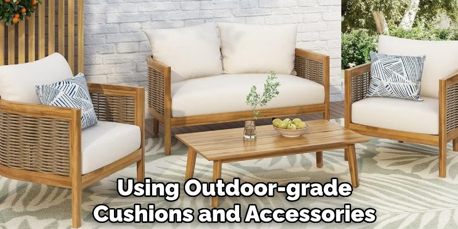 Using Outdoor-grade
Cushions and Accessories
